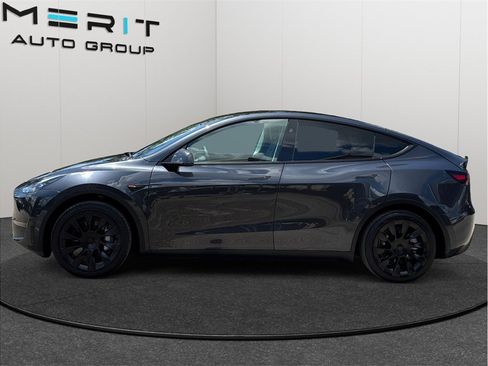 Used 2024 Tesla Model Y 2WD image 5