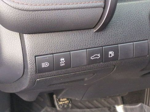 Used 2018 Toyota Camry LE FWD image 15