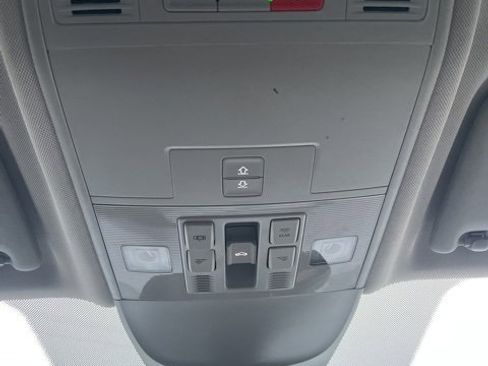 Certified 2025 Volkswagen Taos SEL image 25