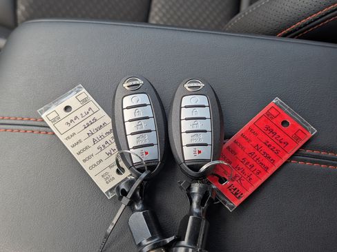 Used 2025 Nissan Altima 2.5 SR FWD image 35