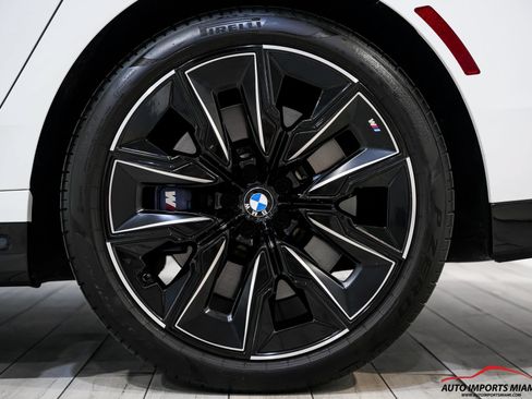 Used 2024 BMW 760i xDrive w/ Executive Package AWD/4WD image 97