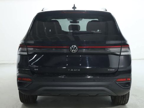 Certified 2025 Volkswagen Taos SE image 45