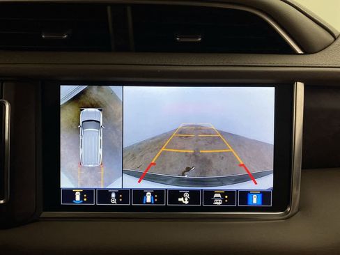 Used 2021 GMC Yukon Denali w/ Denali Premium Package image 24