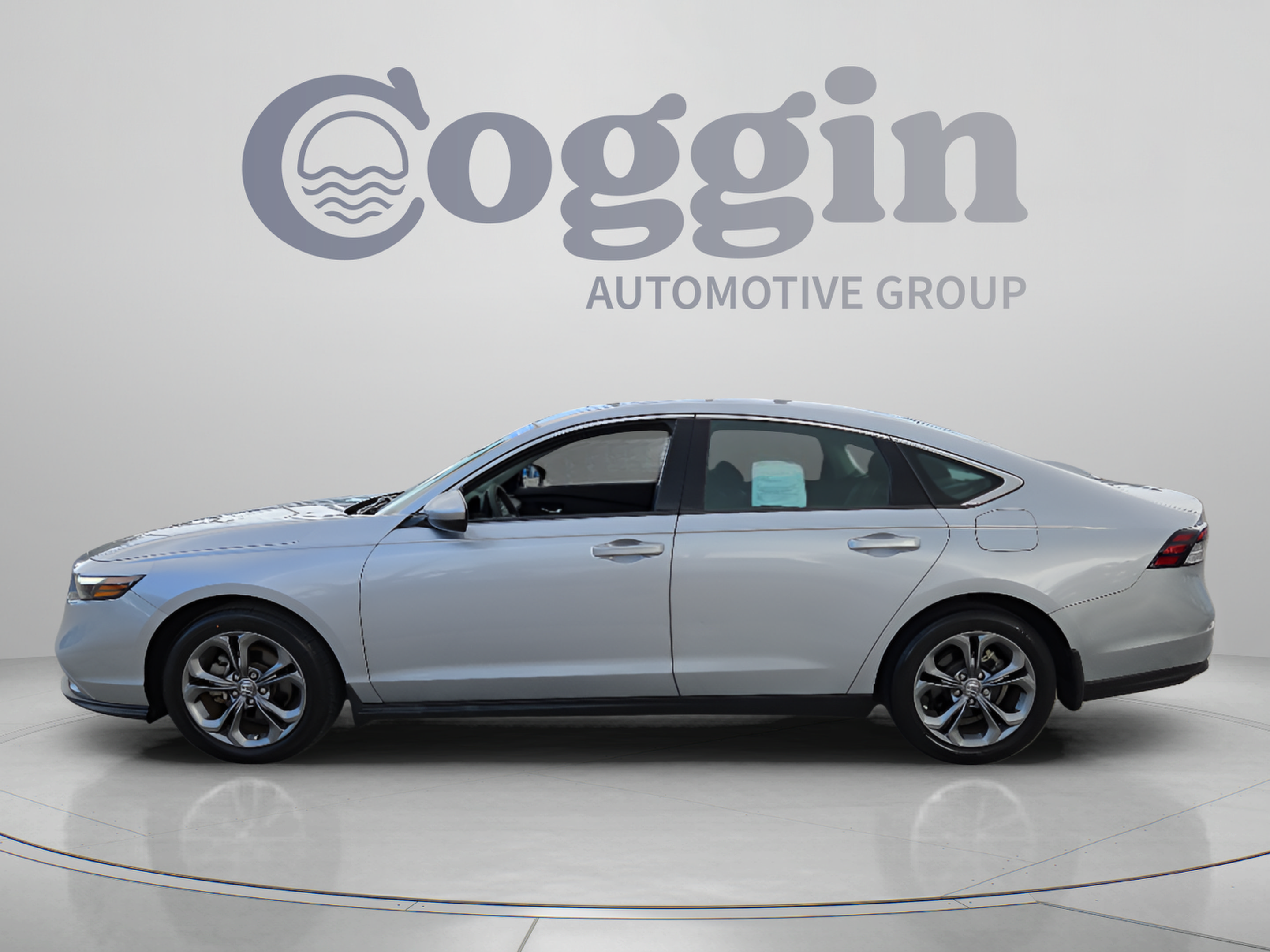 Used 2023 Honda Accord EX image 2