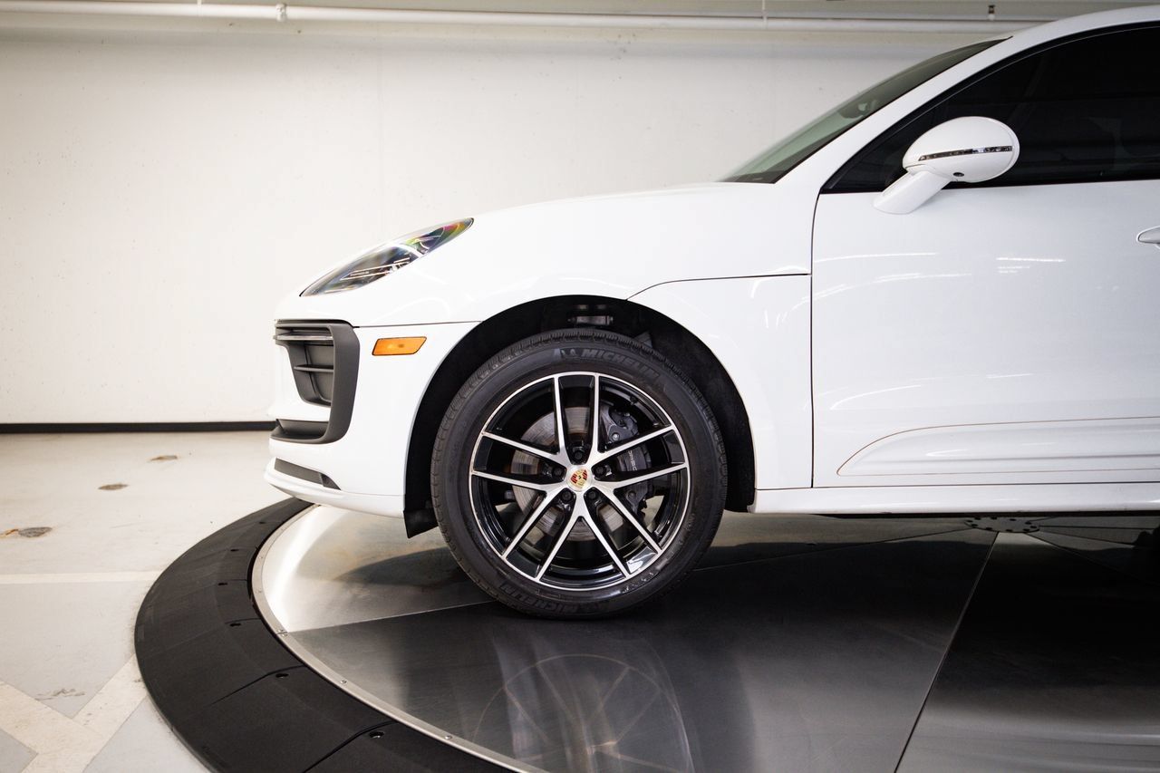 Certified 2023 Porsche Macan AWD/4WD image 11
