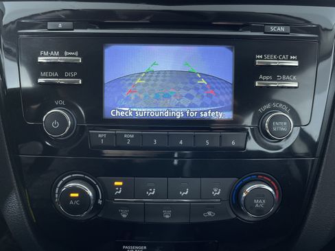 Used 2015 Nissan Rogue S AWD/4WD image 18