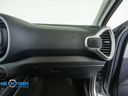 Used 2025 Kia Soul LX w/ LX Technology Package FWD image 41
