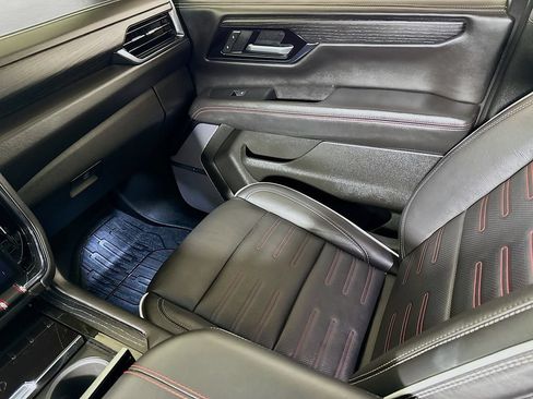 Certified 2025 GMC Yukon AT4 Ultimate AWD/4WD image 23
