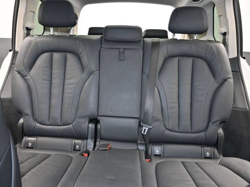 Used 2021 BMW X7 xDrive40i w/ Premium Package AWD/4WD image 25