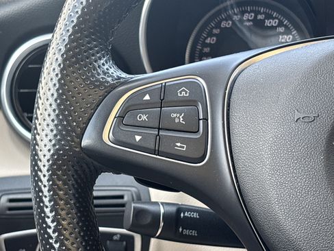 Used 2019 Mercedes-Benz GLC 300 4MATIC image 4