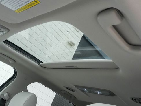 Used 2025 Kia Telluride EX w/ EX Captain's Chair Package image 15