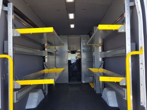 Used 2022 Ford E-Transit 148 High Roof Extended image 13
