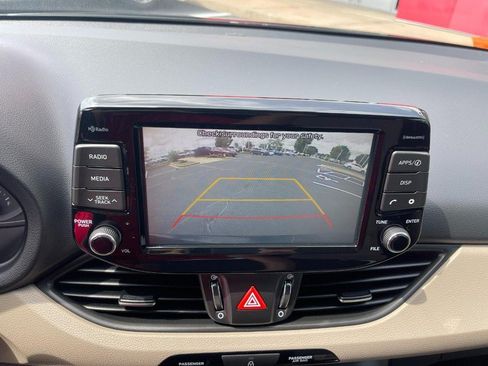 Used 2018 Hyundai Elantra GT FWD image 25