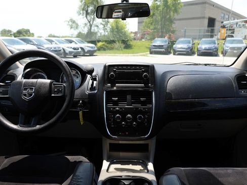 Used 2014 Dodge Grand Caravan SXT FWD image 14