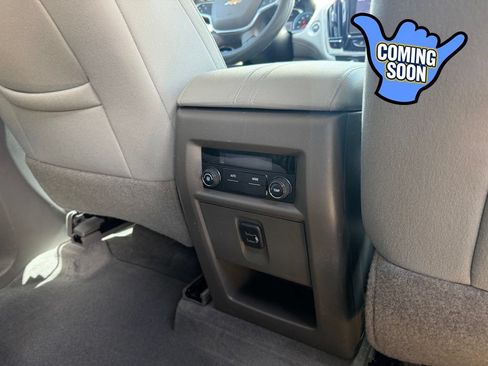 Used 2020 Chevrolet Traverse LT FWD image 19