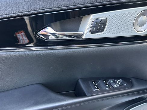 Used 2022 Lincoln Nautilus Reserve w/ Equipment Group 202A image 10