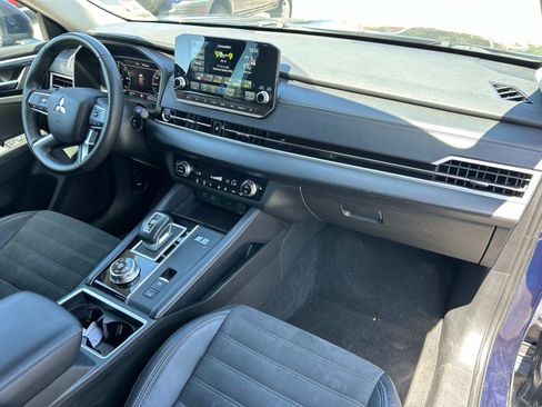 Used 2023 Mitsubishi Outlander SE image 29