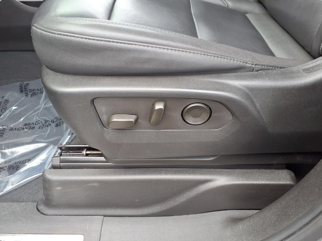 Used 2024 Chevrolet Tahoe LT AWD/4WD image 23