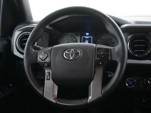 Used 2016 Toyota Tacoma SR5 image 16