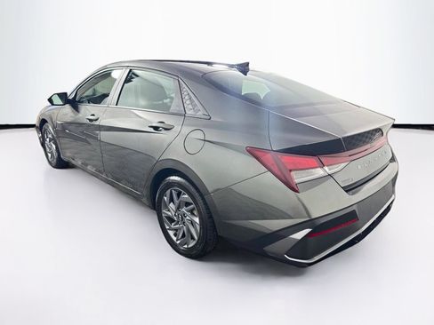 Used 2024 Hyundai Elantra SEL FWD image 5