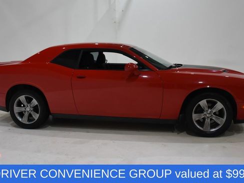 Used 2015 Dodge Challenger SXT w/ Driver Convenience Group image 3