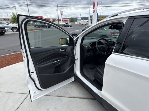 Used 2017 Ford Escape Titanium AWD/4WD image 10