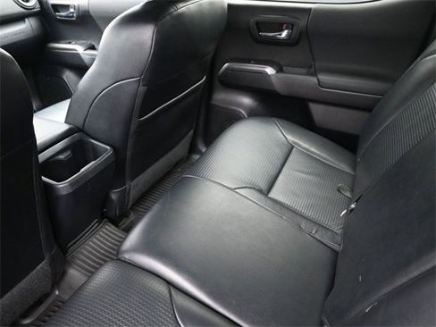 Used 2019 Toyota Tacoma TRD Off-Road image 19