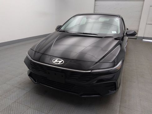 Used 2025 Hyundai Elantra SE FWD image 15