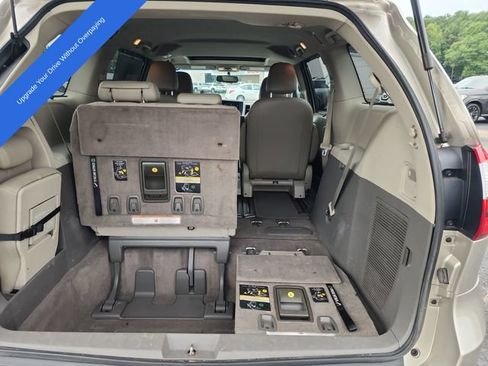 Used 2015 Toyota Sienna XLE FWD image 21