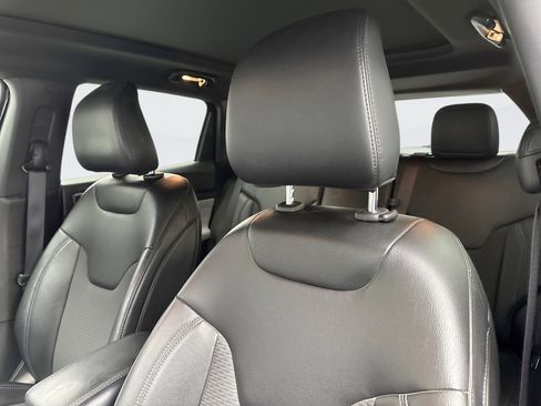 Used 2023 Jeep Compass Latitude w/ Sun and Sound Group image 10