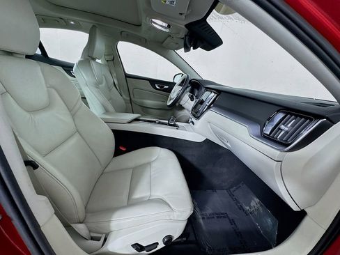 Used 2024 Volvo S60 B5 Core image 30