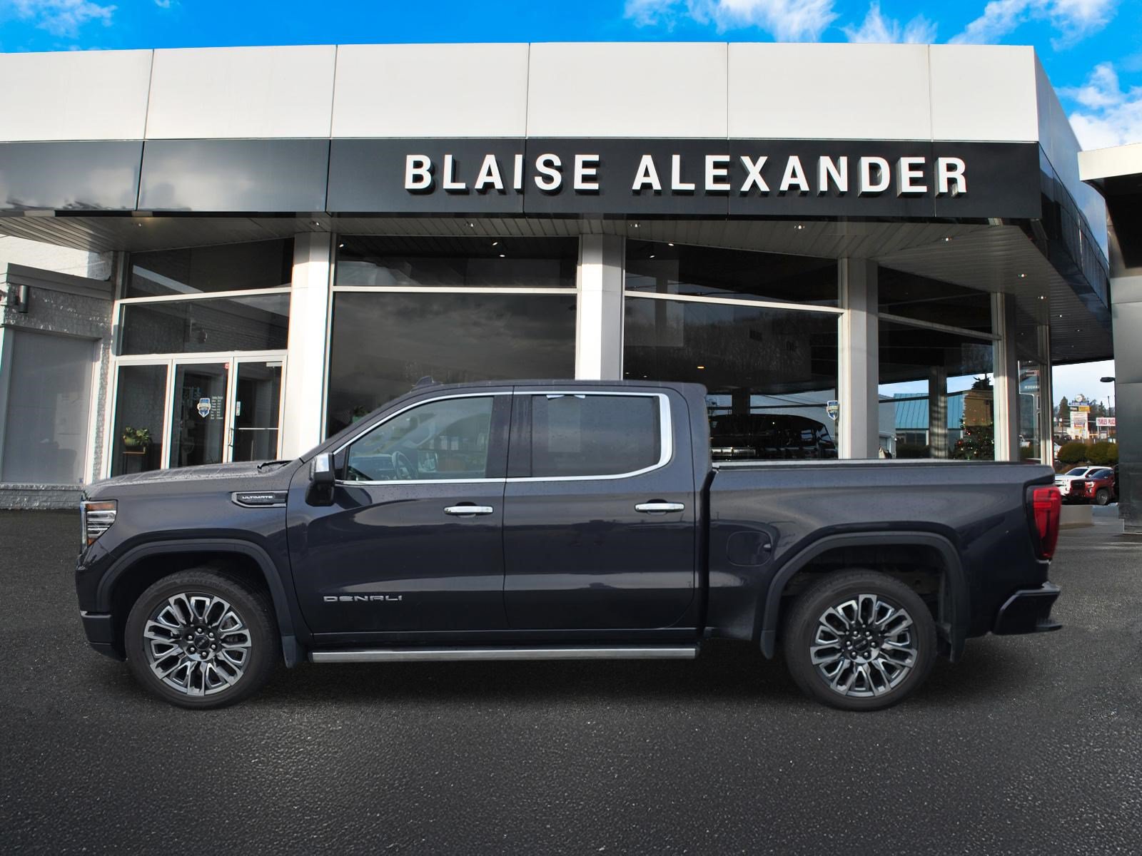 Used 2023 GMC Sierra 1500 Denali Ultimate AWD/4WD image 7