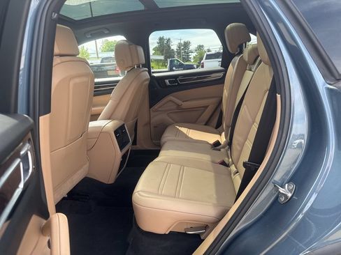 Used 2019 Porsche Cayenne S AWD/4WD image 18