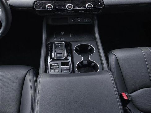 Used 2024 Honda Pilot Touring image 19