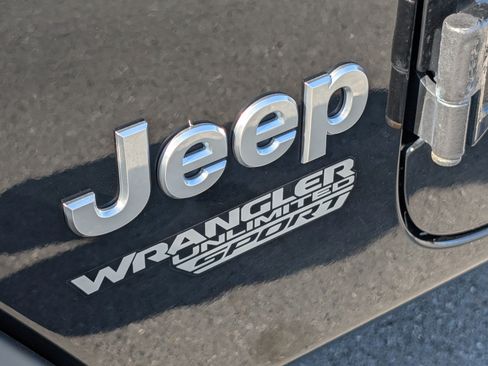 Used 2018 Jeep Wrangler Unlimited Sport S AWD/4WD image 11