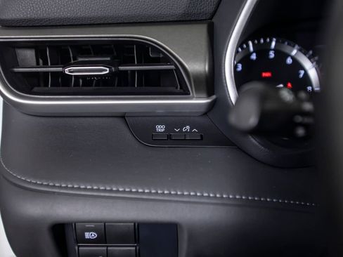 Used 2021 Toyota Highlander XLE FWD image 43