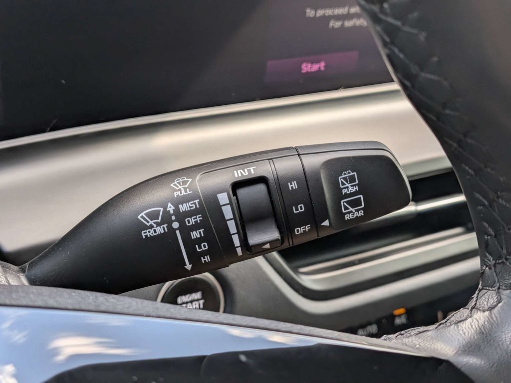 Used 2025 Kia Seltos EX FWD image 24