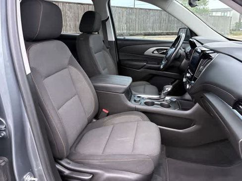 Used 2021 Chevrolet Traverse LT FWD image 22