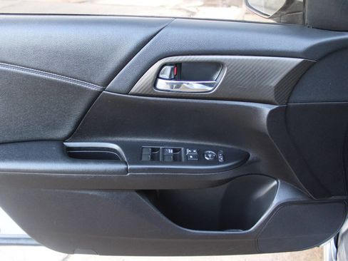 Used 2017 Honda Accord Sport image 11