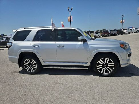 Used 2022 Toyota 4Runner Limited AWD/4WD image 9