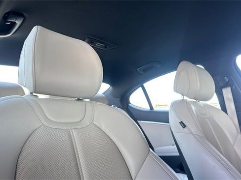 Used 2023 Genesis G70 2.0T image 19