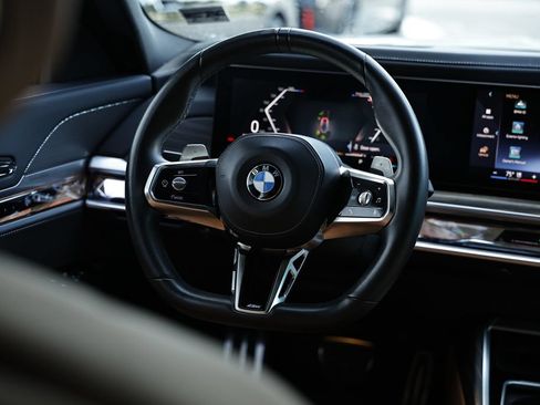 Used 2023 BMW 740i w/ Parking Assistance Package RWD image 27