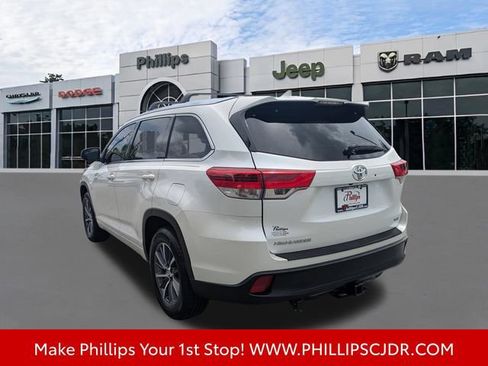 Used 2017 Toyota Highlander XLE FWD image 6