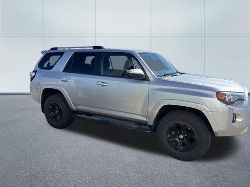 Used 2022 Toyota 4Runner SR5 AWD/4WD image 8