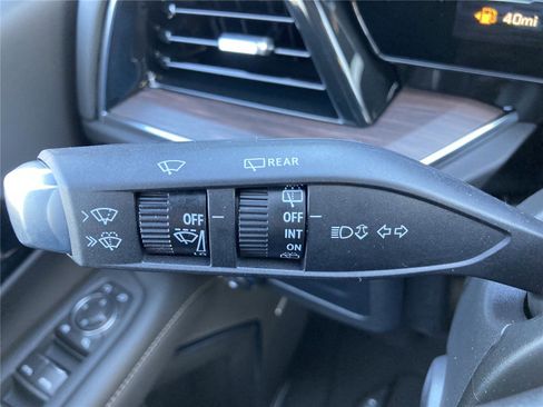 New 2026 Chevrolet Suburban Premier image 21