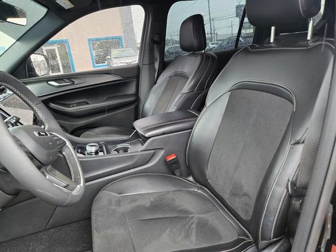 Used 2025 Jeep Grand Cherokee L Altitude AWD/4WD image 9