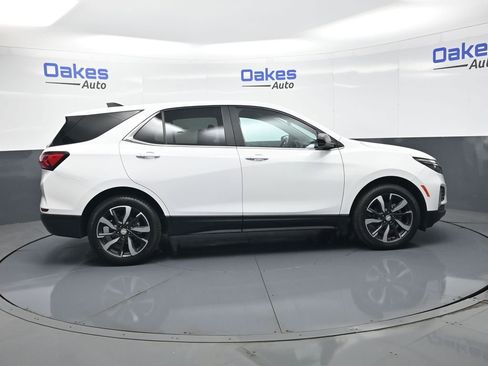 Used 2022 Chevrolet Equinox LT w/ LPO, Blackout Package FWD image 9