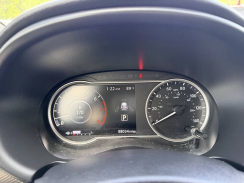 Used 2018 Nissan Kicks SV FWD image 21