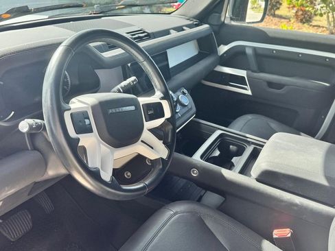 Used 2023 Land Rover Defender 110 S image 7