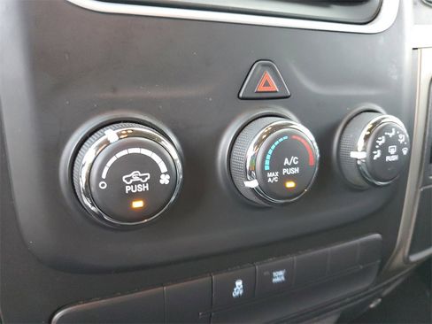 Used 2014 RAM 1500 Classic SLT image 25